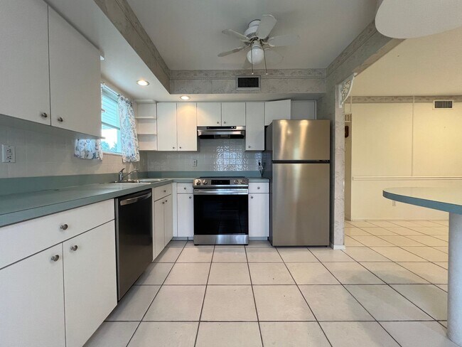 Foto del edificio - ** Annual ** 2 Bed / 2 Bath ** Single Family Home ** Conveniently Located ** $1,395