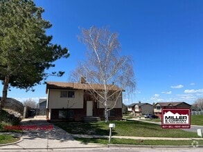 Building Photo - 1221 N Quincy Ave