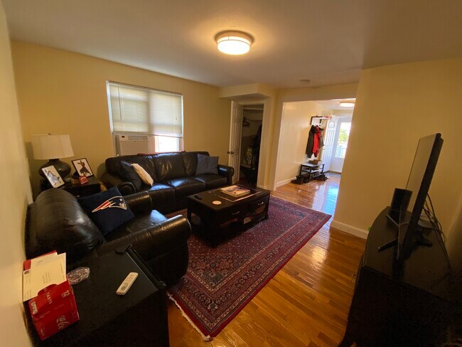 Foto del edificio - 265 Corey Rd