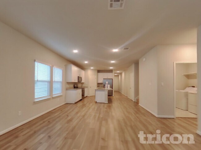 Foto del edificio - 13524 Paxton Blvd