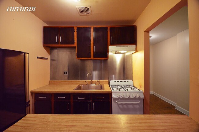 Building Photo - 265 St James Pl