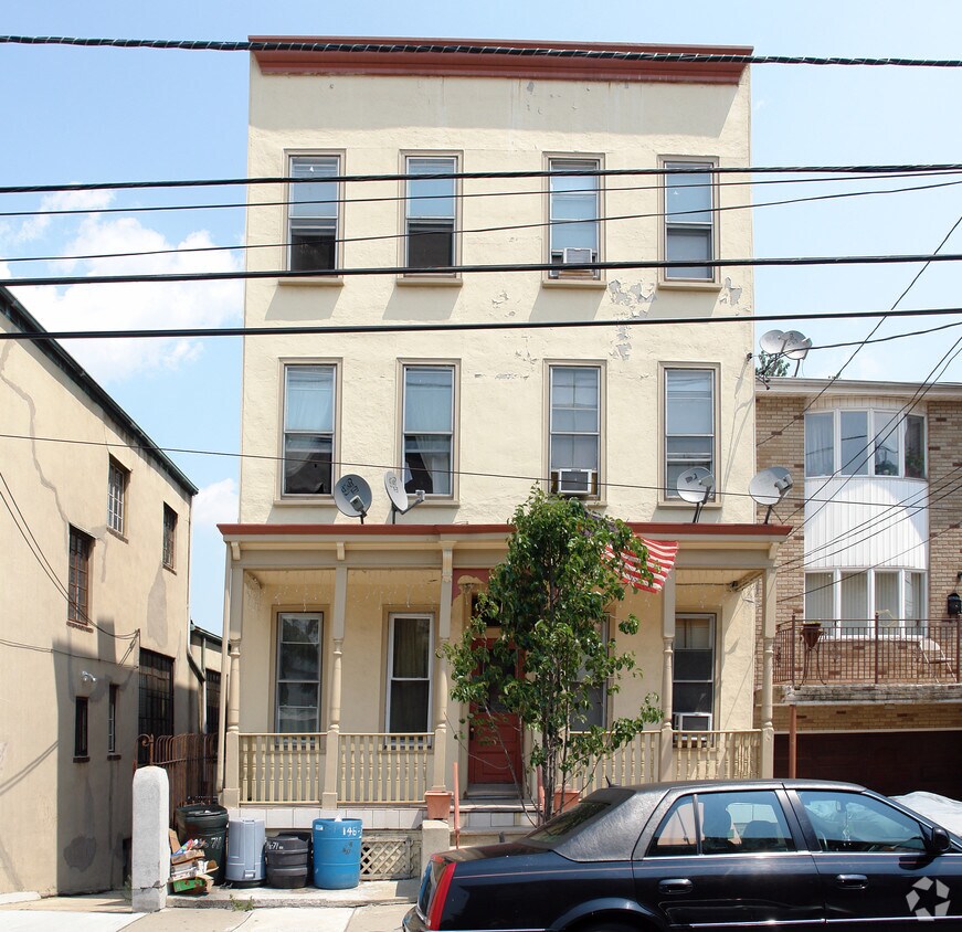 Building Photo - 146 71st St