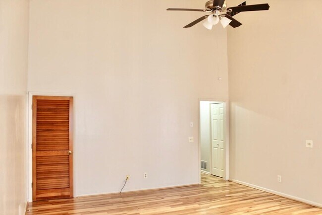 Foto del edificio - 983 Rosedale Dr