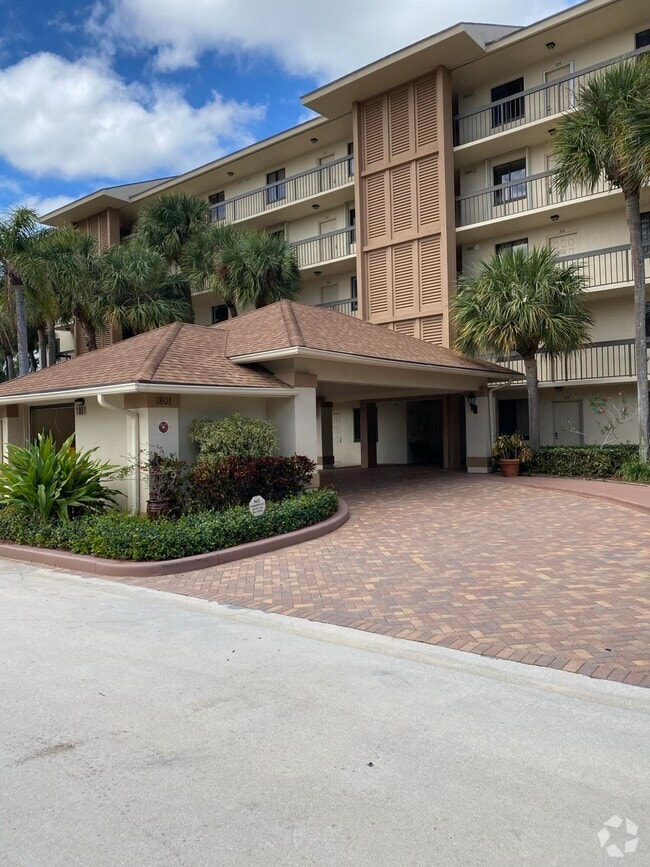 The Marina at the Bluffs Apartments for Rent with Parking Jupiter, FL
