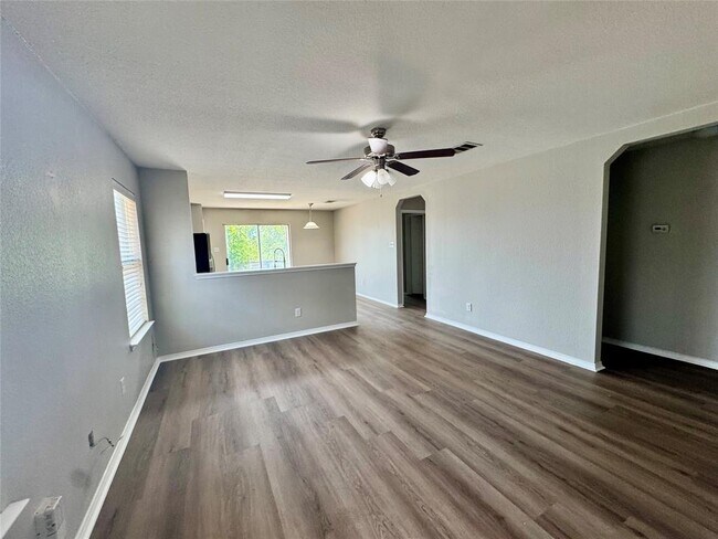 Building Photo - 3513 Bach Dr
