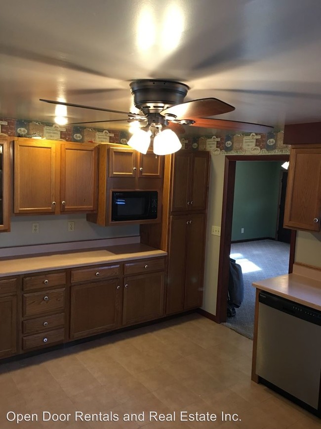 Building Photo - 3 br, 1 bath House - 12815 Clay St