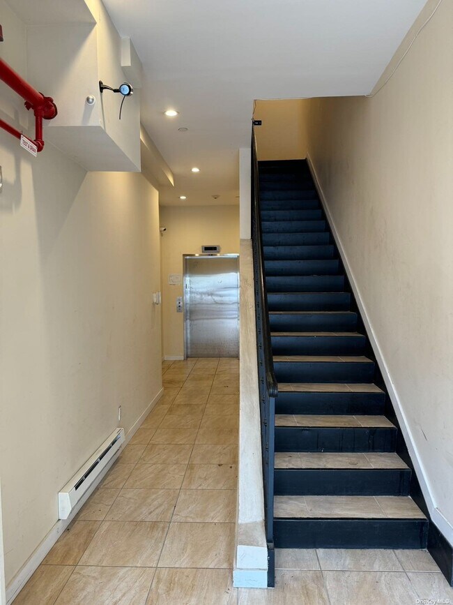 Foto del edificio - 42-18 Bell Blvd