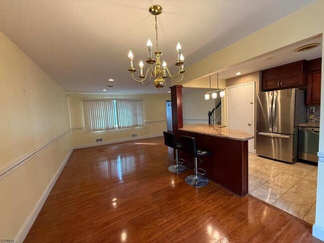 Foto del edificio - 439 Morristown Rd