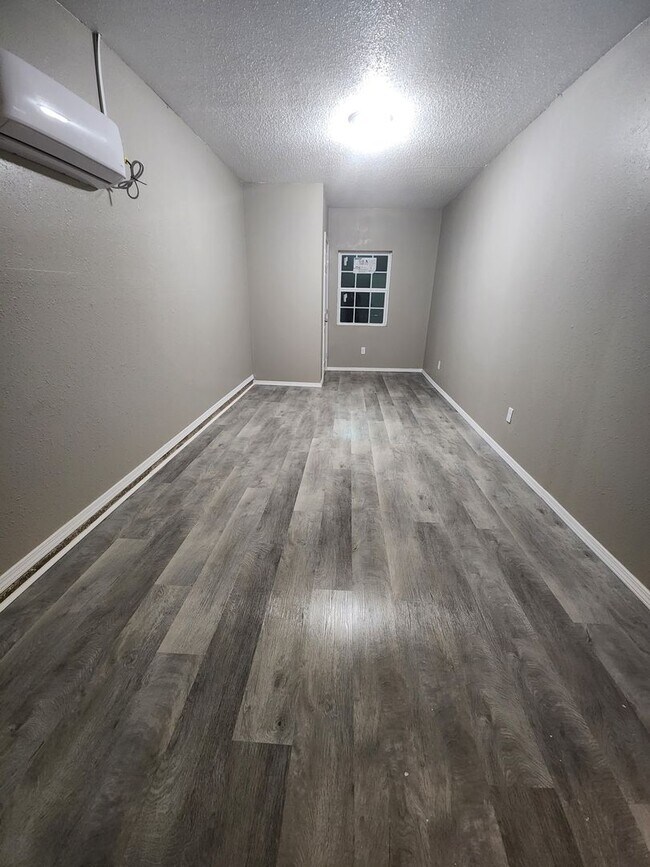 Building Photo - 5 Bedroom House Available in OKC