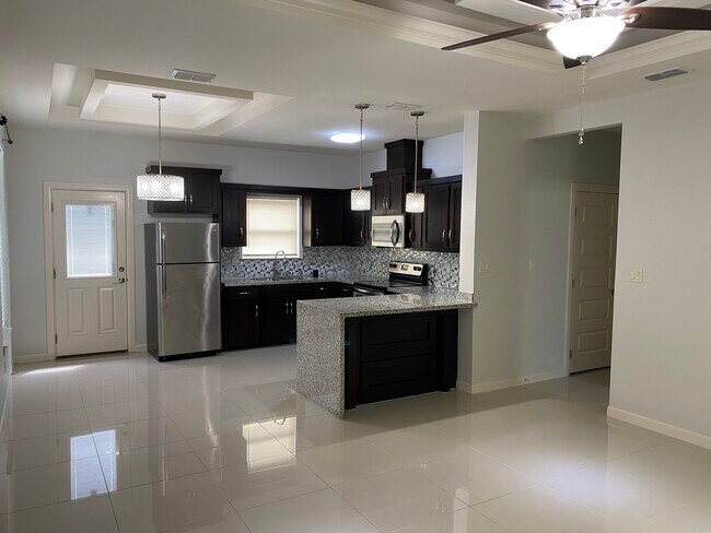 Foto del edificio - 904 E Myrtle Beach Ave