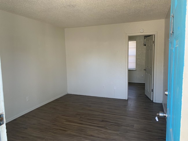 Building Photo - 4300 S Portland Ave