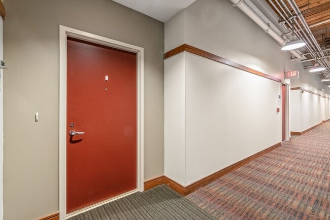 Building Photo - Great Location in South End!