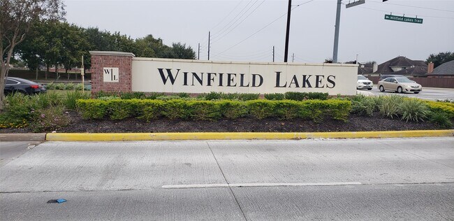 Foto del edificio - 2702 Golden Hills Ct