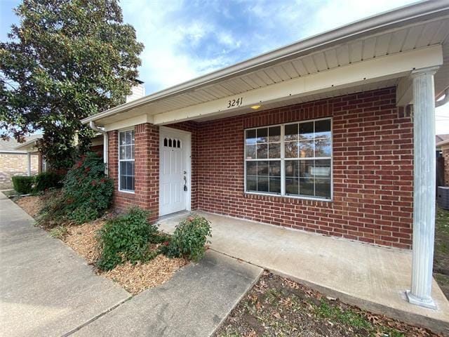 Building Photo - 3241 Lexington Dr