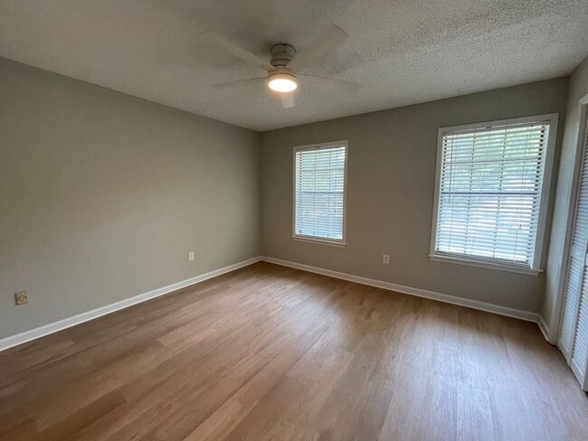 Building Photo - PRE-LEASING FOR AUGUST 2026!