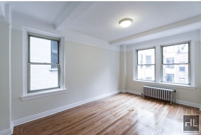 Building Photo - EAST 10 STREET