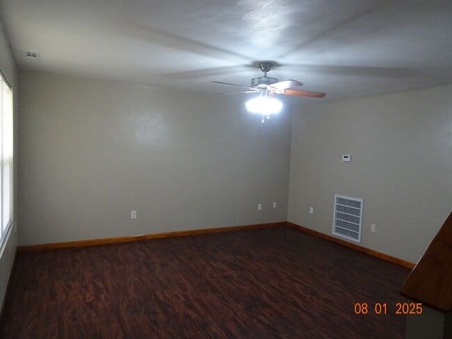 Building Photo - 3 Bedroom Duplex in Hampton for rent
