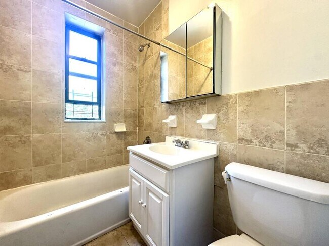 Foto del edificio - 1 bedroom in NEW YORK NY 10034