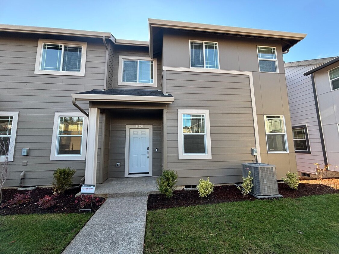 Primary Photo - Brand New 5 Bedroom Home in Tigard!