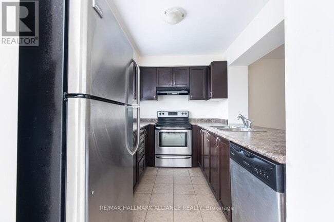 Building Photo - 142 Baycliffe Cres