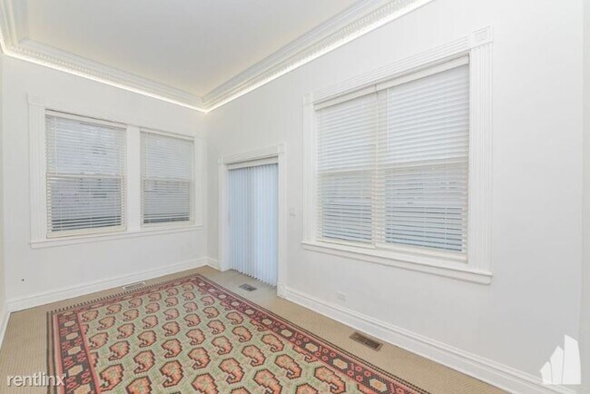 Building Photo - 3152 N Pine Grove Ave