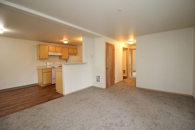 Foto del edificio - 11710-11712 SE Powell Blvd