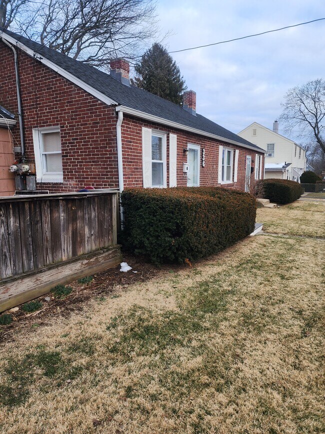 Building Photo - 336 High Ridge Dr