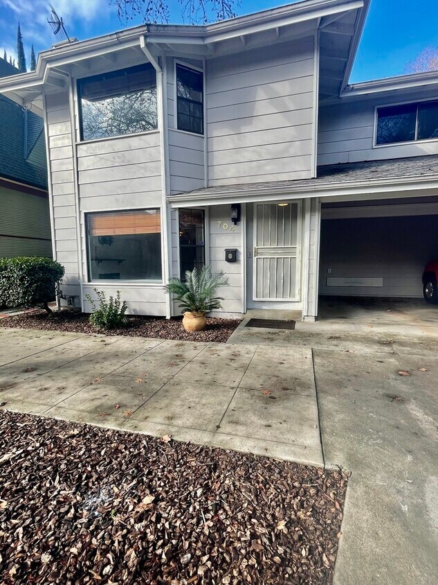 Primary Photo - Charming 2 bedroom 2 bathroom in Sacramento!