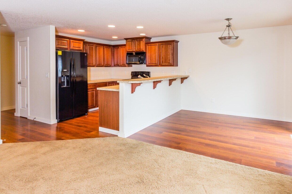 3 bedroom 2.5 Bath with Fenced Back Yard - Pet Friendly - 3 bedroom 2.5 Bath with Fenced Back Yard - Pet Friendly