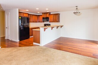 Building Photo - 5517 NE 71st Ave