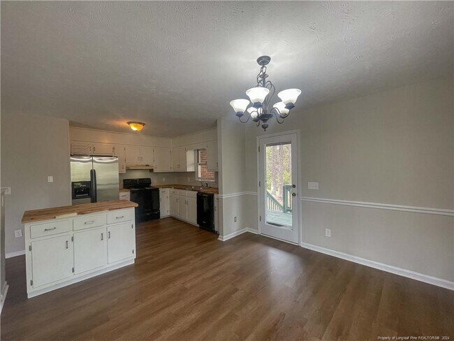 Building Photo - 792 Whispering Pines Rd