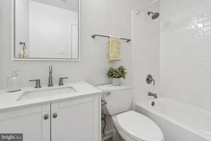 Foto del edificio - 9240 Bridle Path Ln