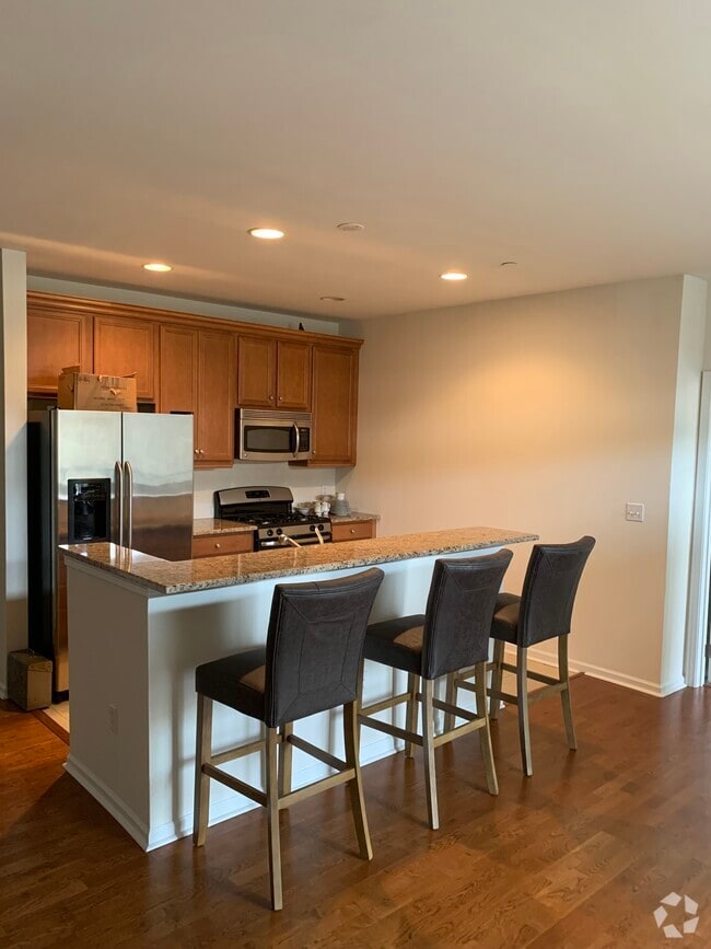 Building Photo - 321 Carson Ter