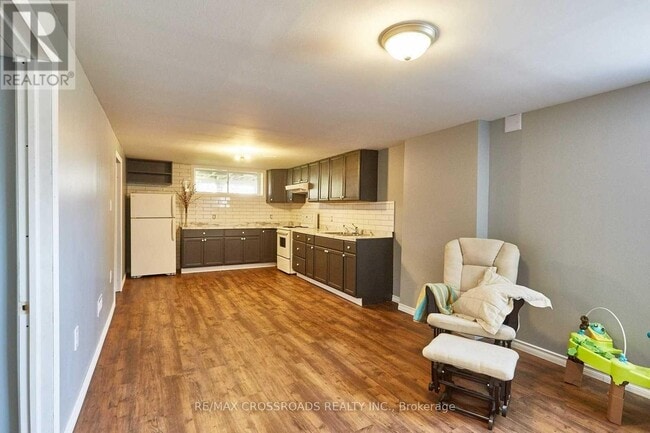 Building Photo - 904 Crocus Crescent