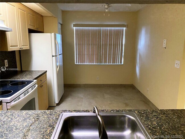 Foto del edificio - 901 SW 128th Terrace