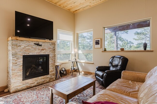 Foto del edificio - 642 Twincreek Cir