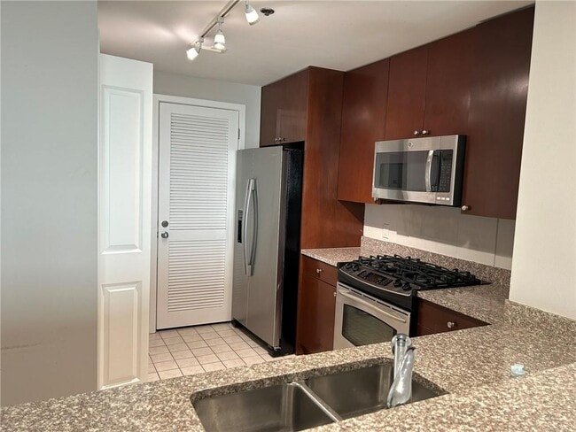 Foto del edificio - 3338 Peachtree Rd NE