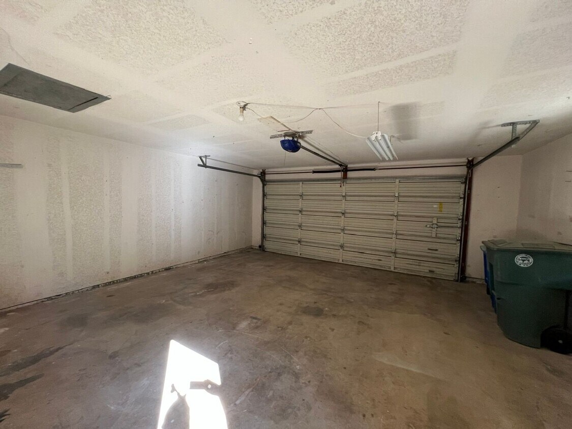 Primary Photo - Updated 2 bedroom + a loft in Manteca!