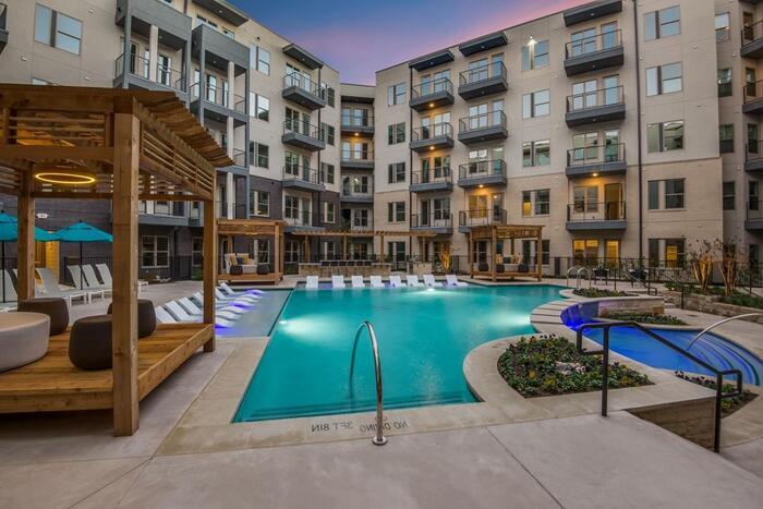 Foto principal - 14175 Dallas Pkwy