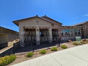 Building Photo - 738 Briar Knoll Dr