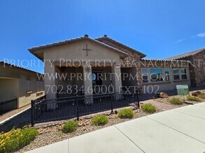 Building Photo - 738 Knolls Ln