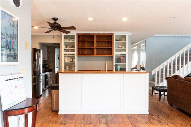 Foto del edificio - 5013 Riverside Dr