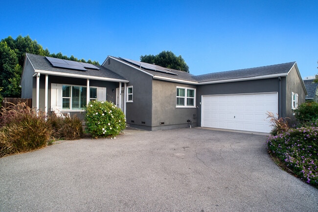 Building Photo - 6458 Hanna Ave