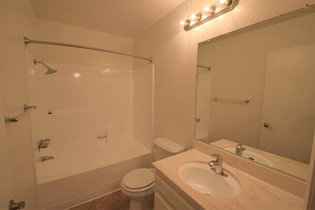 Building Photo - 11045 La Maida St