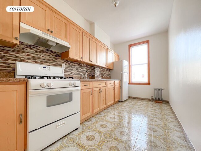 Foto del edificio - 60-41 68th Rd