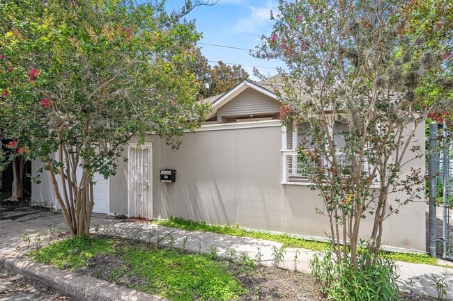 Building Photo - 304 Bomar St