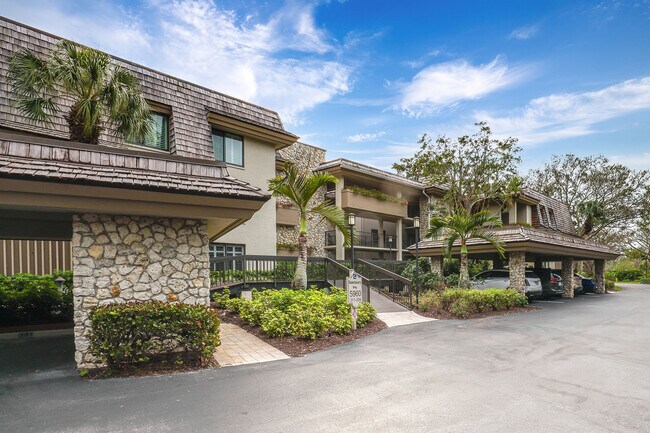 Foto del edificio - 5960 Pelican Bay Blvd