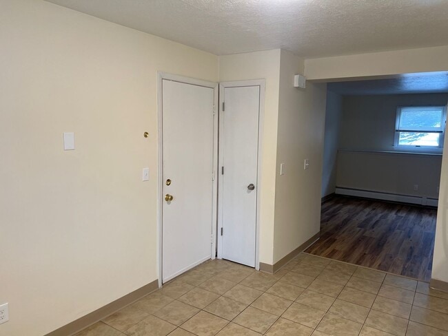 Building Photo - 2-11 Briarwood Dr