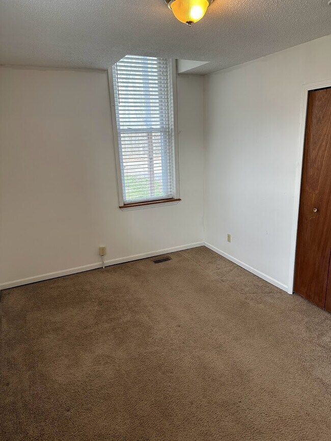 140 S Saginaw St Unit 1, Byron, MI 48418 Apartments in Byron, MI