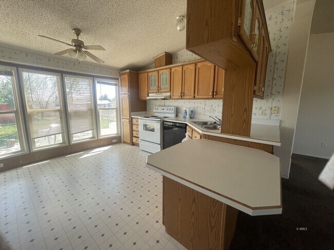 Building Photo - 489 W Rider Dr